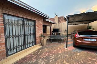 5 Bedroom Property for Sale in Diepkloof Gauteng