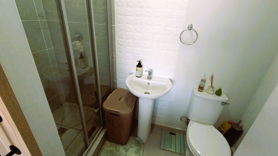 2 Bedroom Property for Sale in Kosmosdal Gauteng