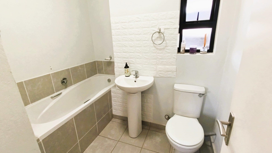 2 Bedroom Property for Sale in Kosmosdal Gauteng