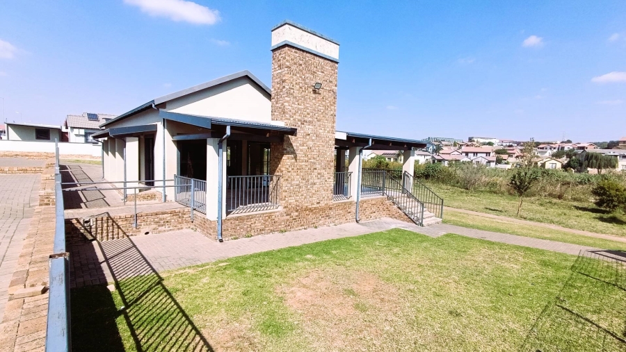 2 Bedroom Property for Sale in Kosmosdal Gauteng