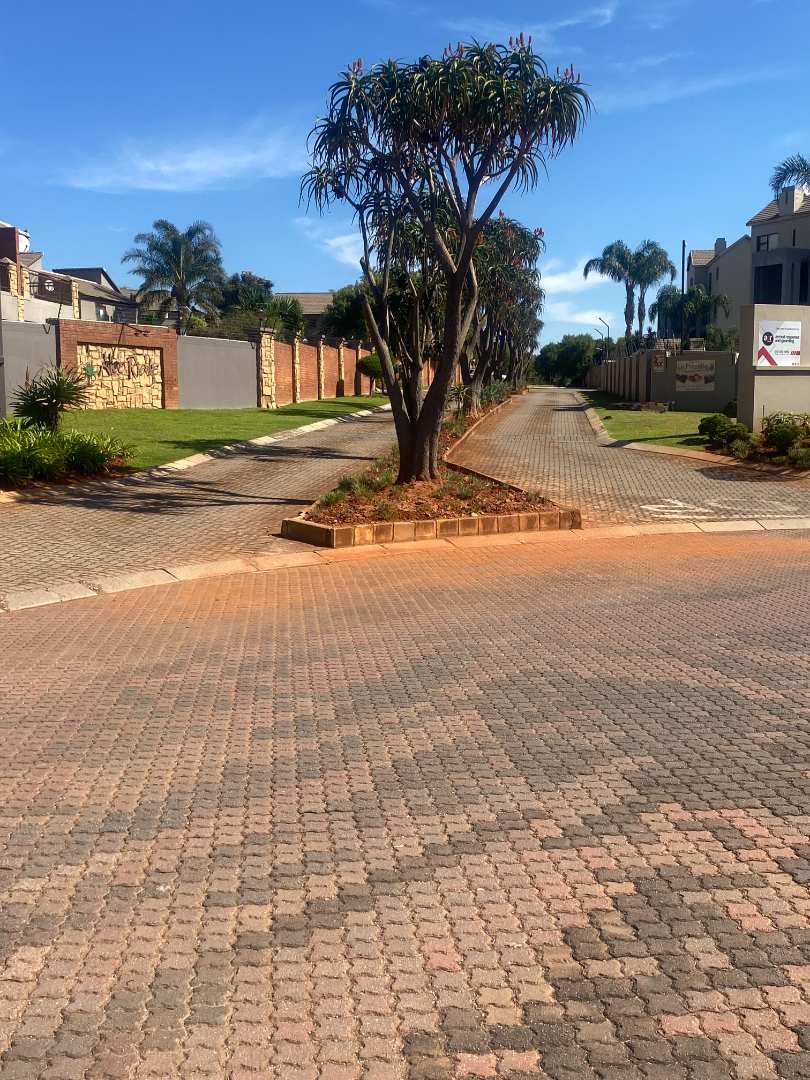 2 Bedroom Property for Sale in Noordheuwel Gauteng