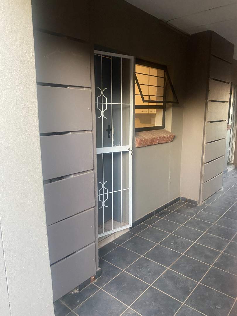 2 Bedroom Property for Sale in Noordheuwel Gauteng