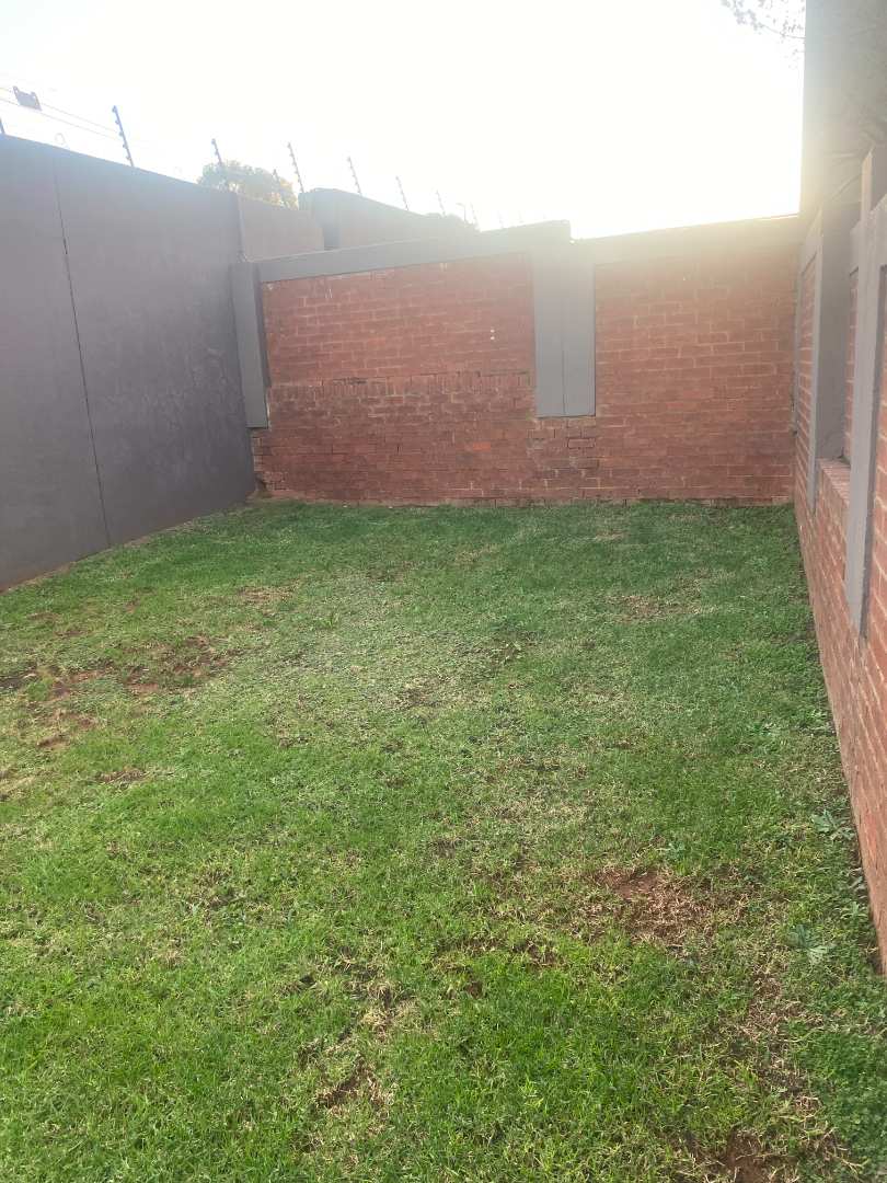 2 Bedroom Property for Sale in Noordheuwel Gauteng