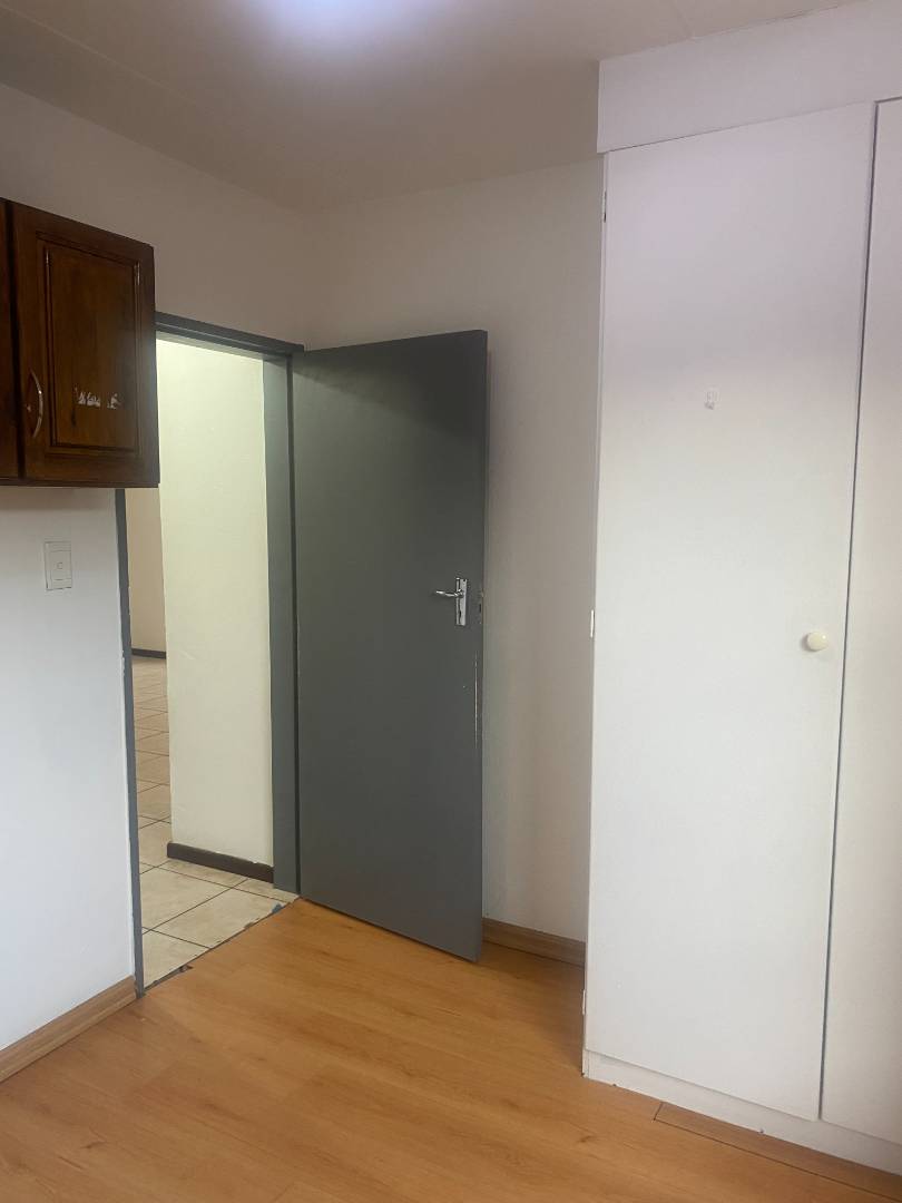 2 Bedroom Property for Sale in Noordheuwel Gauteng