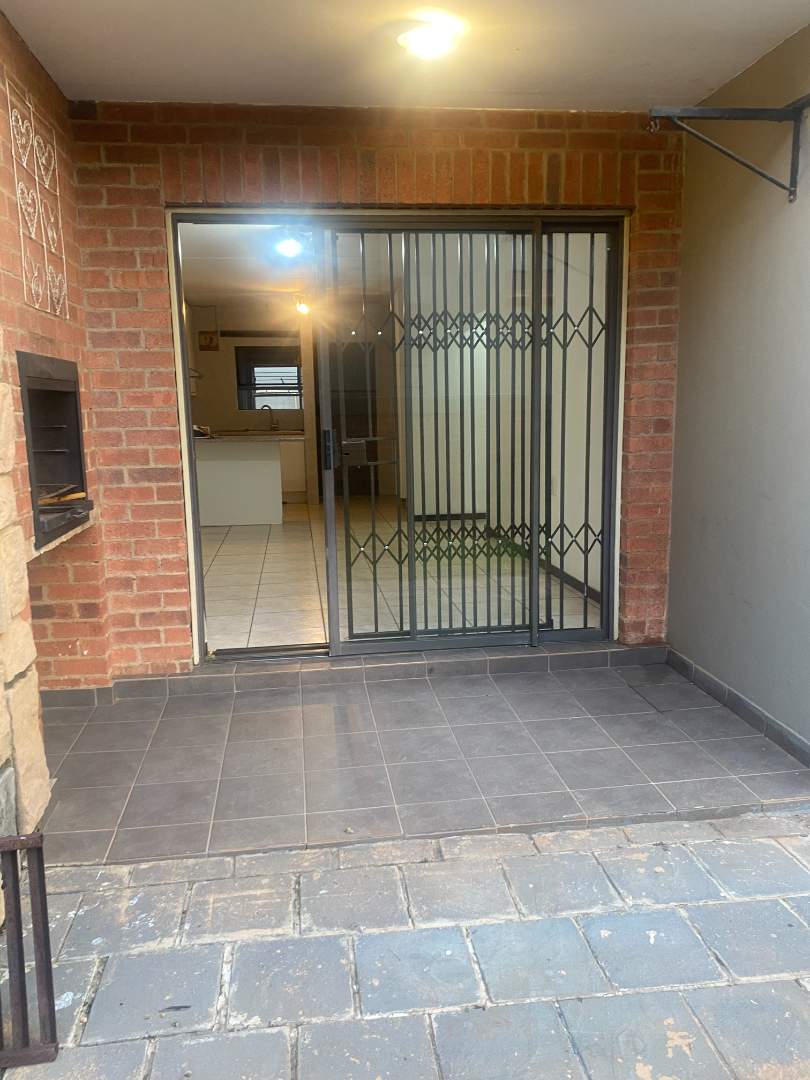 2 Bedroom Property for Sale in Noordheuwel Gauteng
