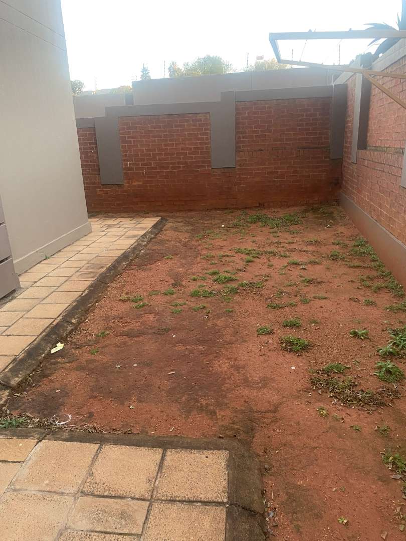 2 Bedroom Property for Sale in Noordheuwel Gauteng