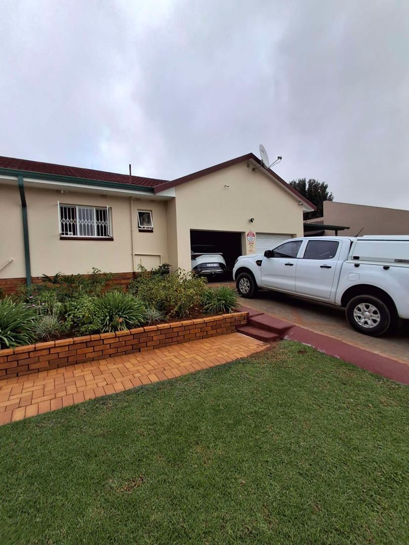 5 Bedroom Property for Sale in Noordheuwel Gauteng