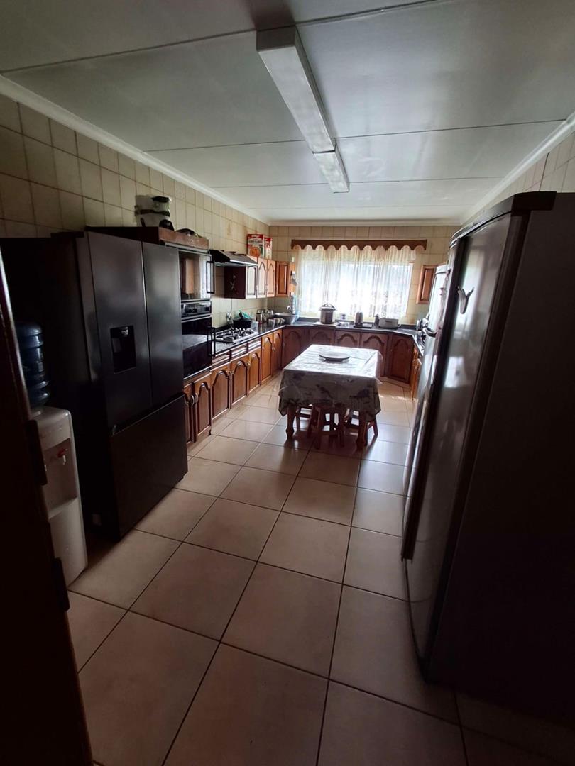 5 Bedroom Property for Sale in Noordheuwel Gauteng