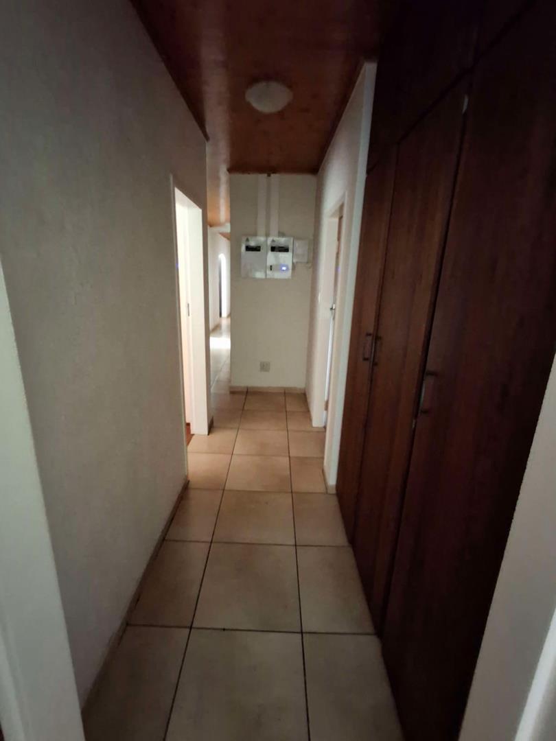 5 Bedroom Property for Sale in Noordheuwel Gauteng