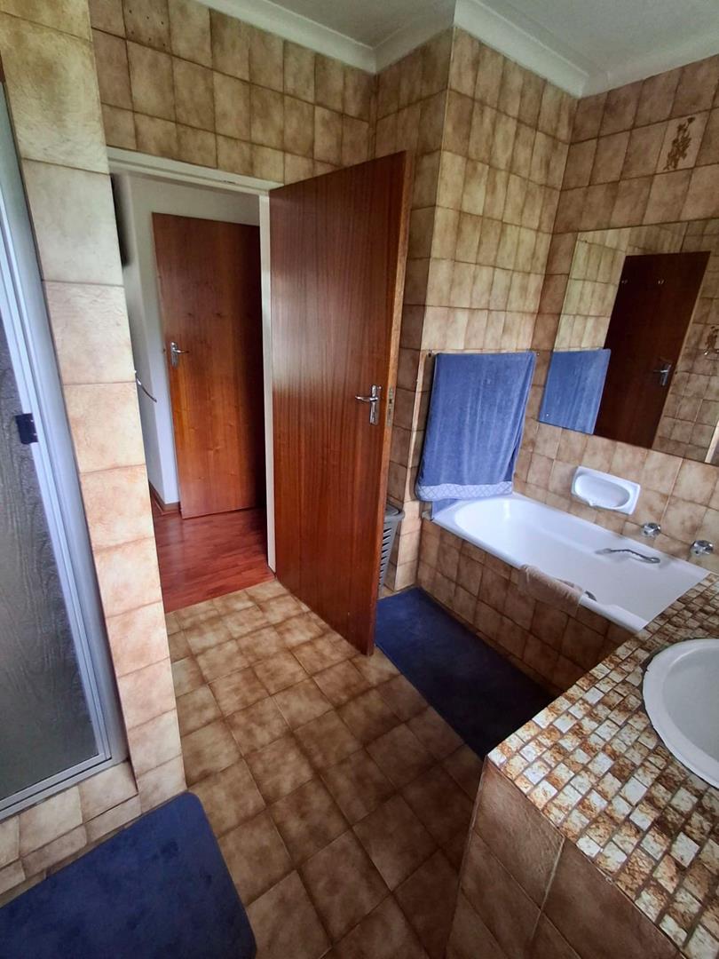 5 Bedroom Property for Sale in Noordheuwel Gauteng