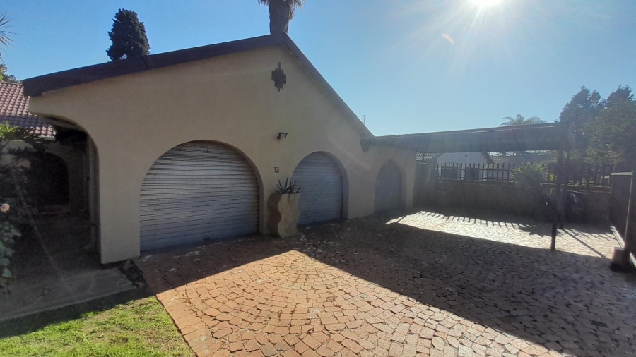 4 Bedroom Property for Sale in Glen Marais Gauteng
