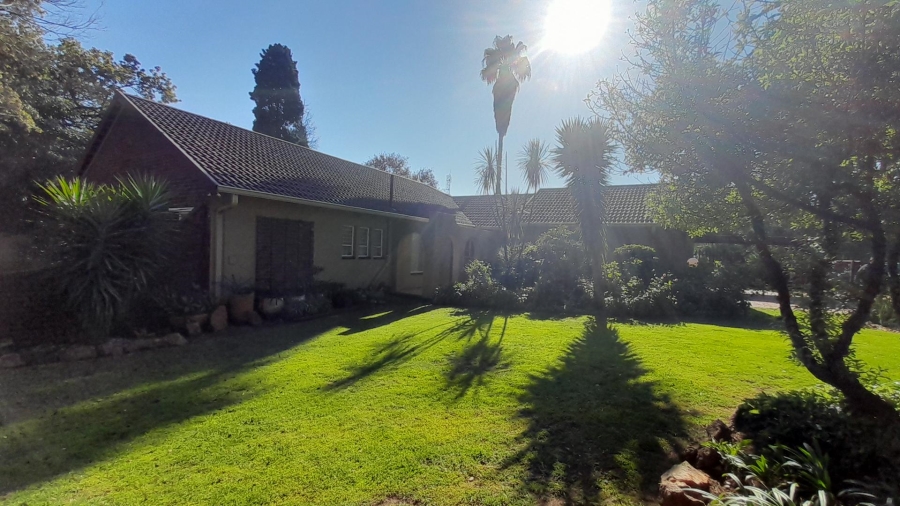 4 Bedroom Property for Sale in Glen Marais Gauteng