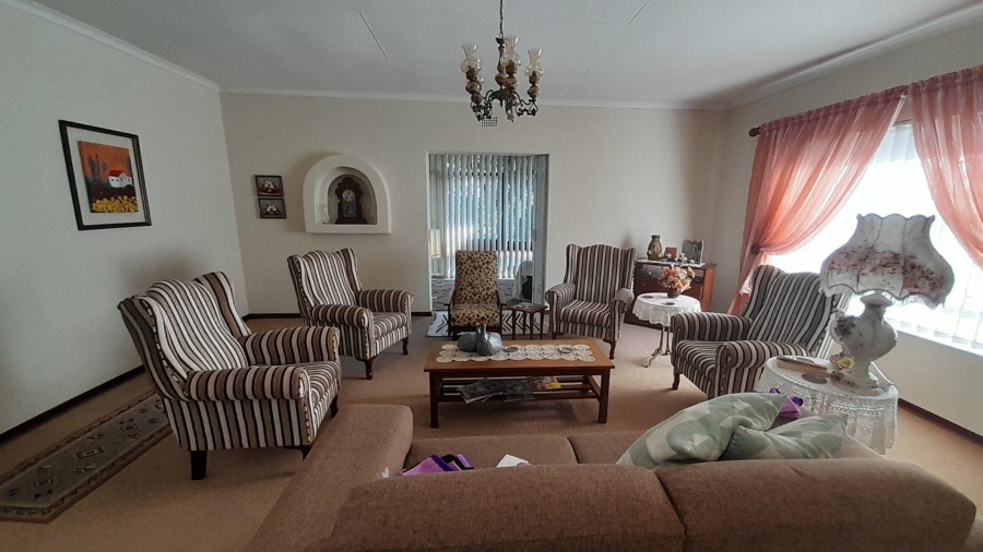 4 Bedroom Property for Sale in Glen Marais Gauteng