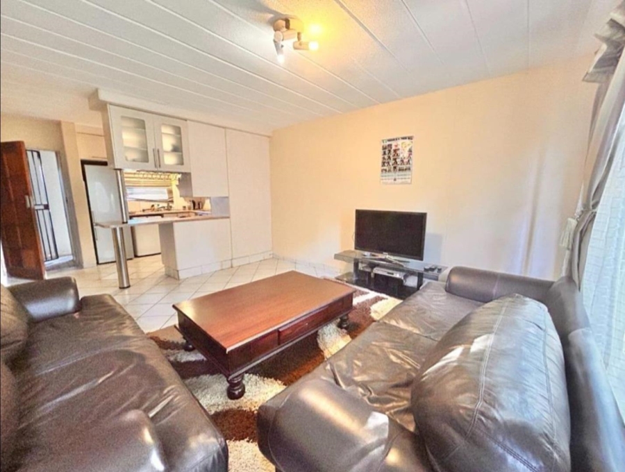 3 Bedroom Property for Sale in Die Hoewes Gauteng