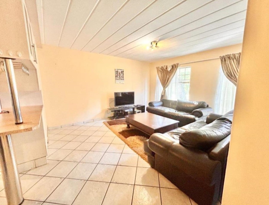 3 Bedroom Property for Sale in Die Hoewes Gauteng