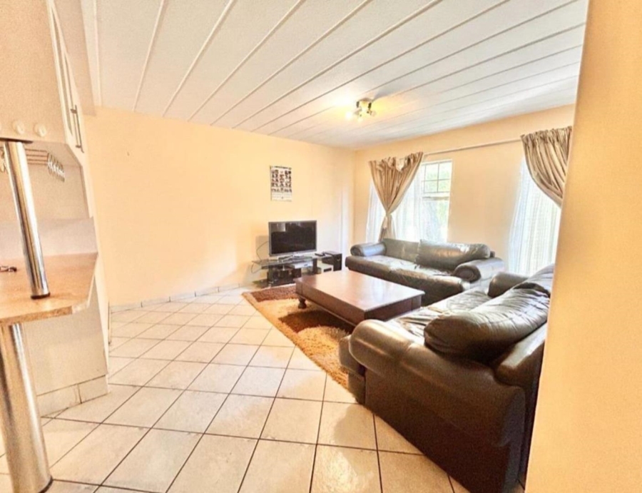3 Bedroom Property for Sale in Die Hoewes Gauteng
