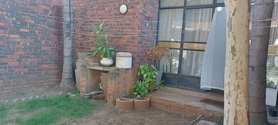 2 Bedroom Property for Sale in Silverton Gauteng