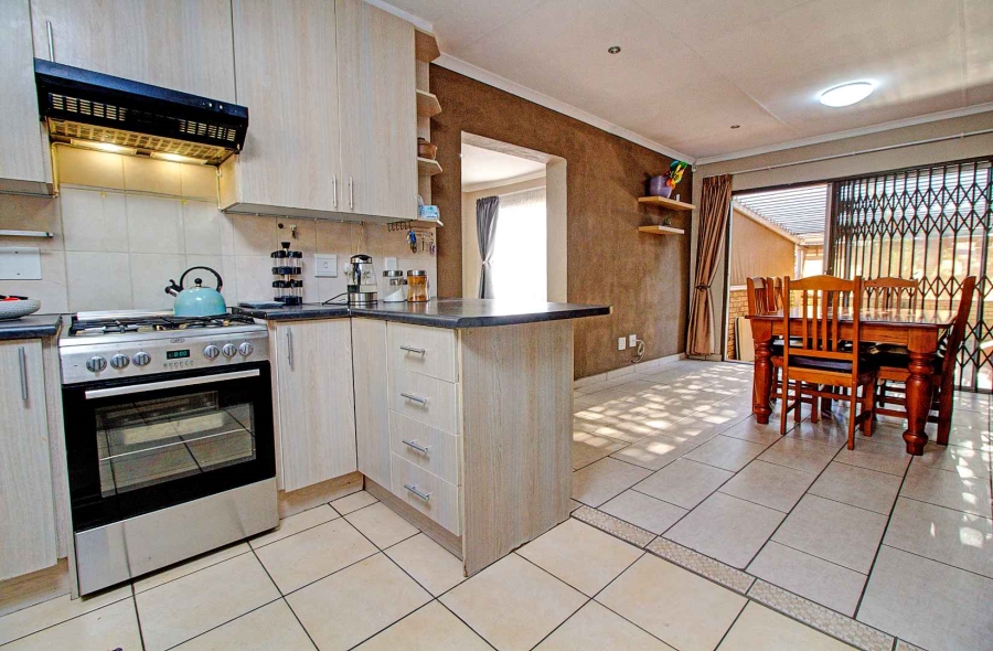 3 Bedroom Property for Sale in Wilgeheuwel Gauteng