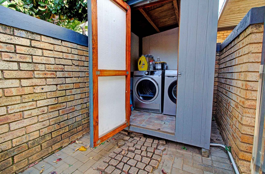 3 Bedroom Property for Sale in Wilgeheuwel Gauteng
