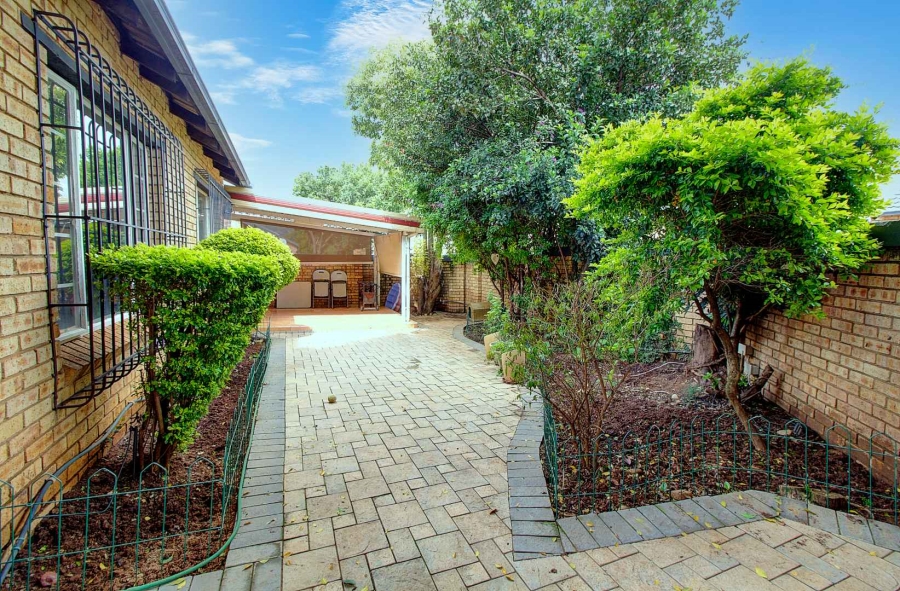 3 Bedroom Property for Sale in Wilgeheuwel Gauteng