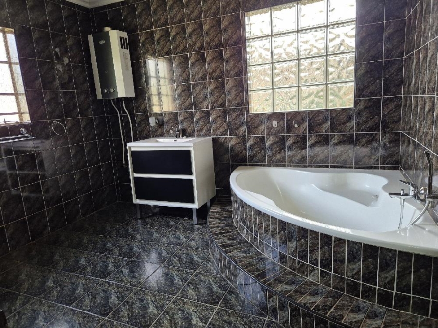 4 Bedroom Property for Sale in Sunward Park Gauteng
