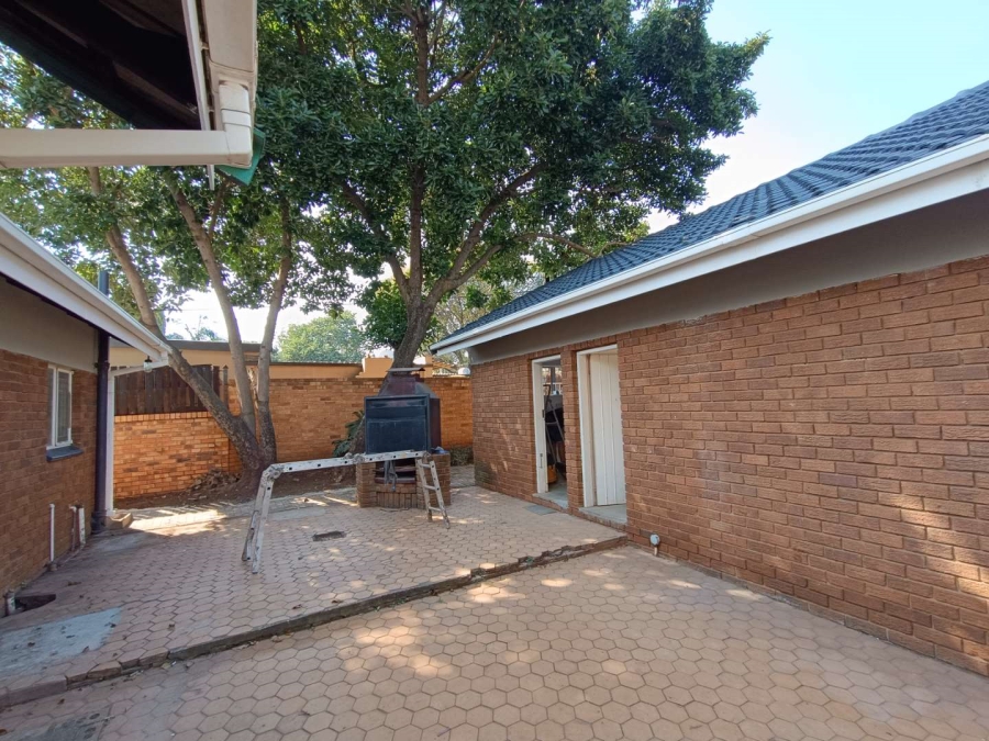 4 Bedroom Property for Sale in Wierda Park Gauteng