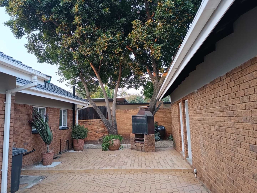 4 Bedroom Property for Sale in Wierda Park Gauteng
