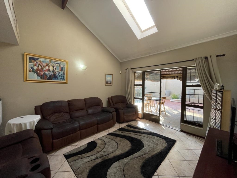 3 Bedroom Property for Sale in Strubensvallei Gauteng