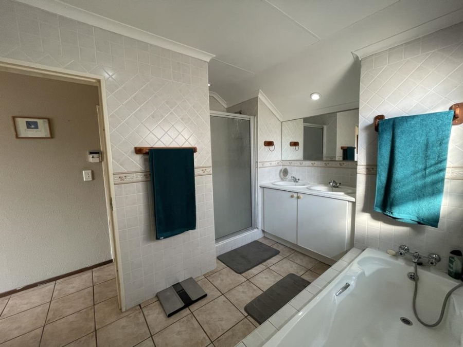 3 Bedroom Property for Sale in Strubensvallei Gauteng