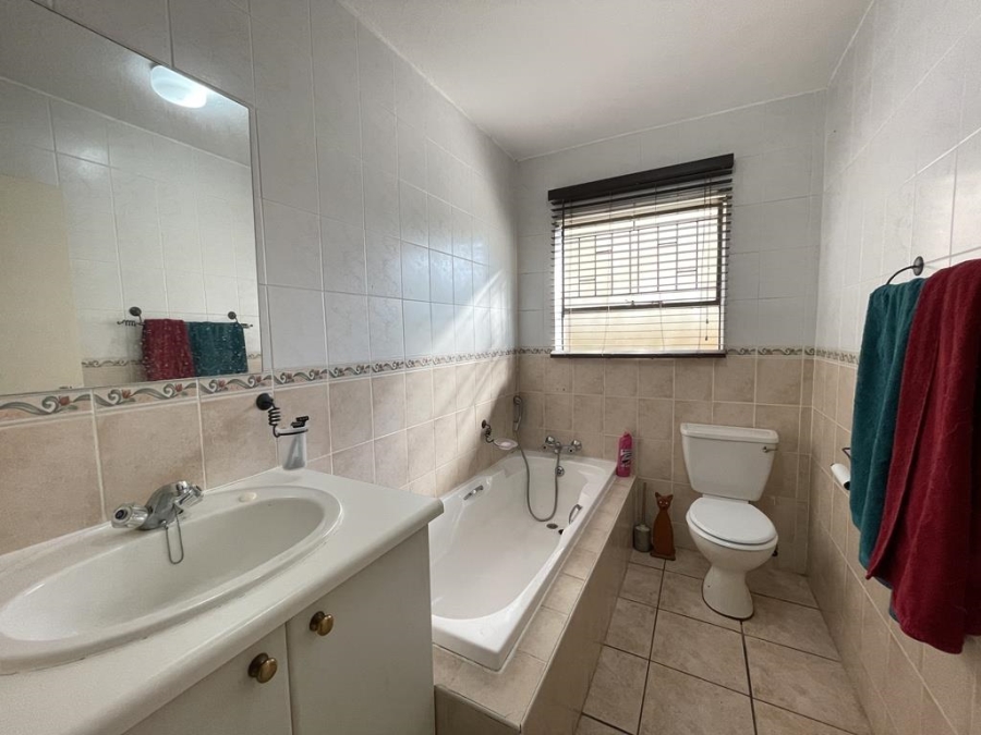 3 Bedroom Property for Sale in Strubensvallei Gauteng