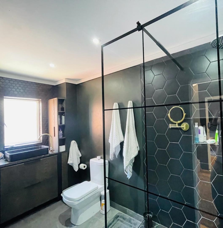 To Let 2 Bedroom Property for Rent in Melrose North Gauteng