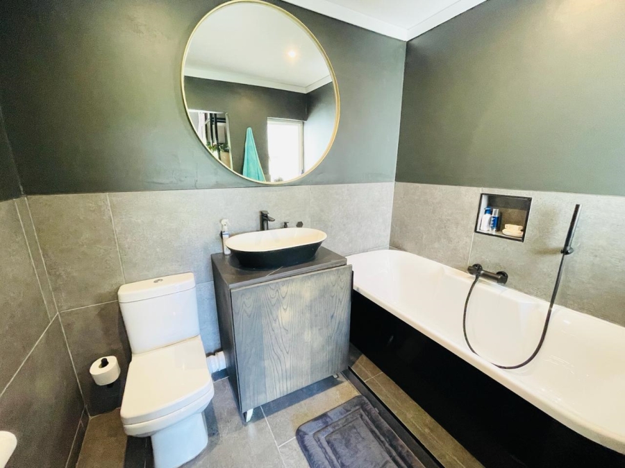 To Let 2 Bedroom Property for Rent in Melrose North Gauteng
