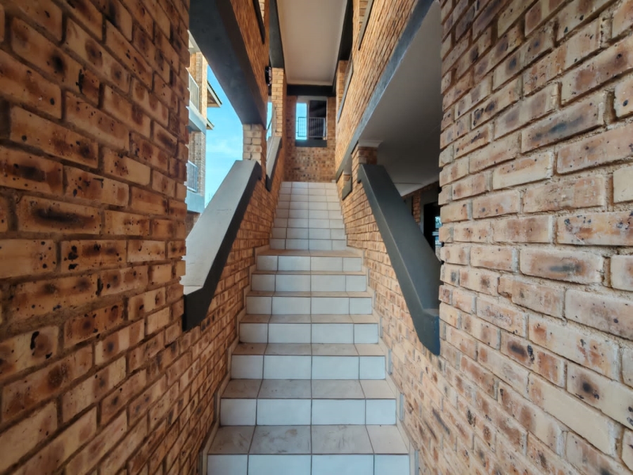 2 Bedroom Property for Sale in Cloverdene Gauteng