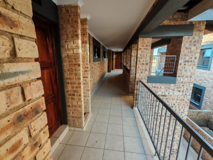 2 Bedroom Property for Sale in Cloverdene Gauteng