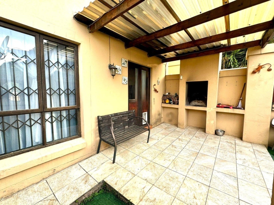 2 Bedroom Property for Sale in Bassonia Gauteng
