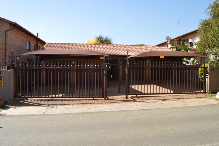 3 Bedroom Property for Sale in New Redruth Gauteng