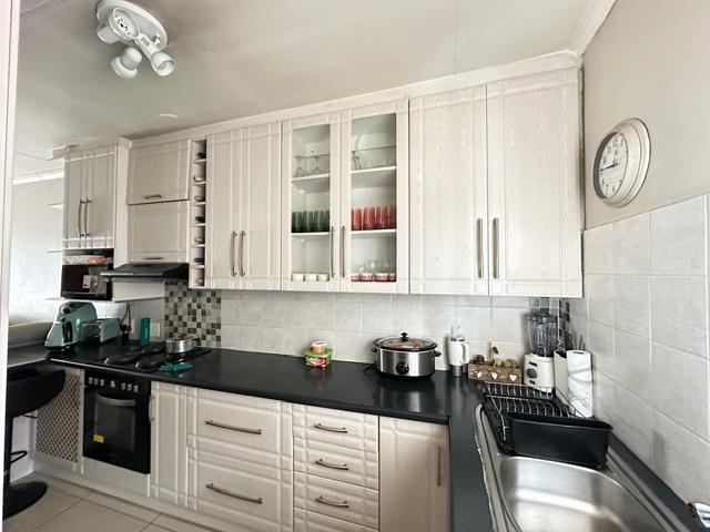 2 Bedroom Property for Sale in Rooihuiskraal North Gauteng