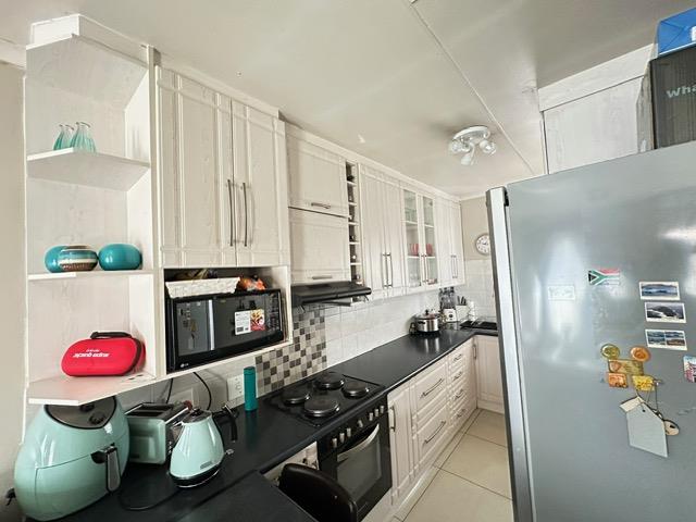 2 Bedroom Property for Sale in Rooihuiskraal North Gauteng