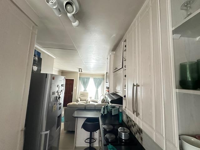 2 Bedroom Property for Sale in Rooihuiskraal North Gauteng