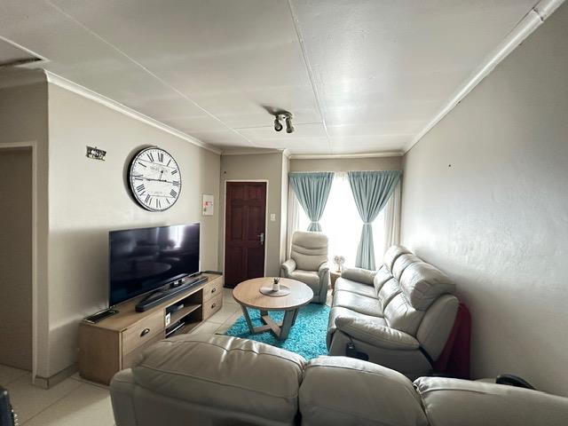 2 Bedroom Property for Sale in Rooihuiskraal North Gauteng
