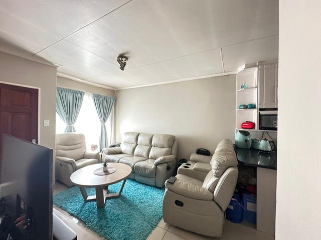 2 Bedroom Property for Sale in Rooihuiskraal North Gauteng