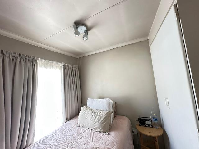 2 Bedroom Property for Sale in Rooihuiskraal North Gauteng