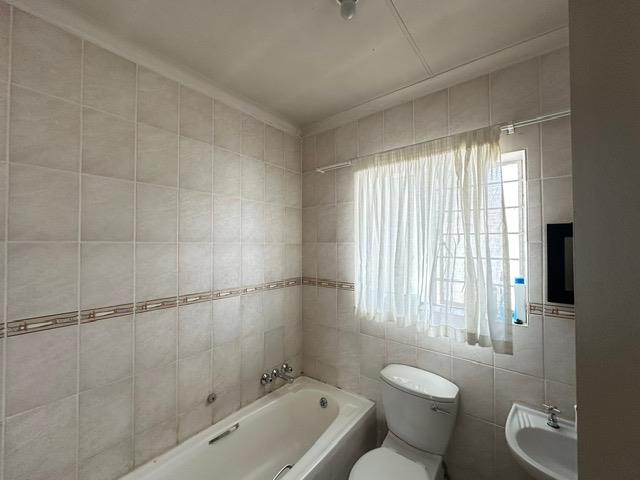 2 Bedroom Property for Sale in Rooihuiskraal North Gauteng
