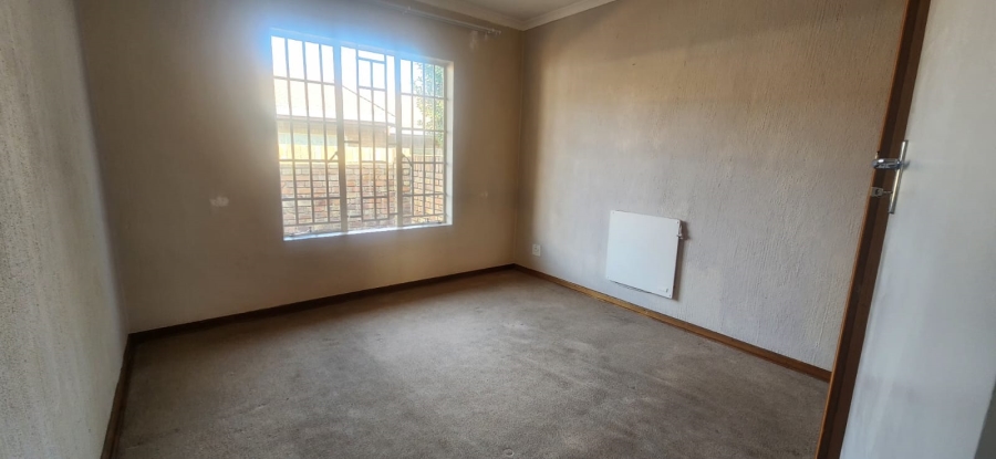 3 Bedroom Property for Sale in Die Hoewes Gauteng