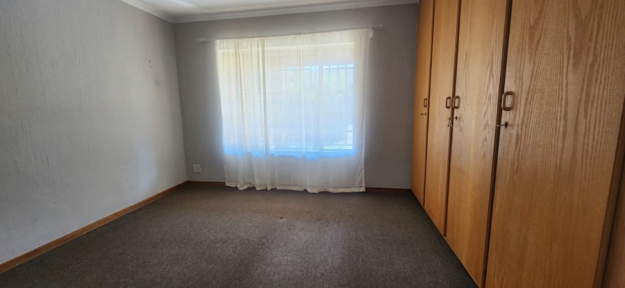 3 Bedroom Property for Sale in Die Hoewes Gauteng