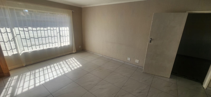 3 Bedroom Property for Sale in Die Hoewes Gauteng