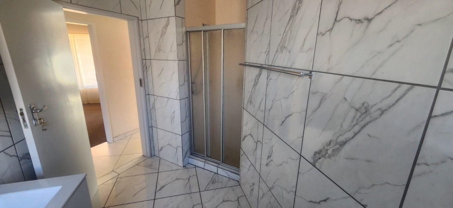 3 Bedroom Property for Sale in Die Hoewes Gauteng