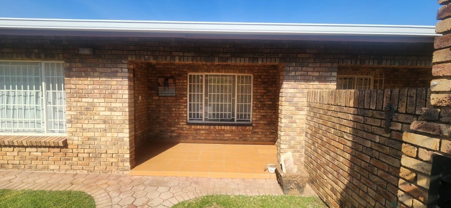3 Bedroom Property for Sale in Die Hoewes Gauteng