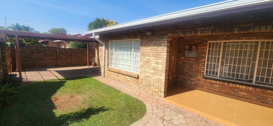 3 Bedroom Property for Sale in Die Hoewes Gauteng