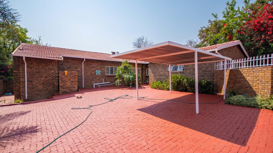 To Let 5 Bedroom Property for Rent in Garsfontein Gauteng